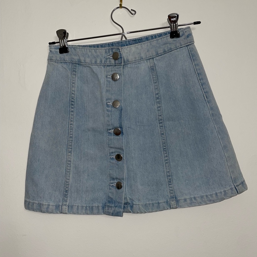 H&M button up light wash denim mini skirt